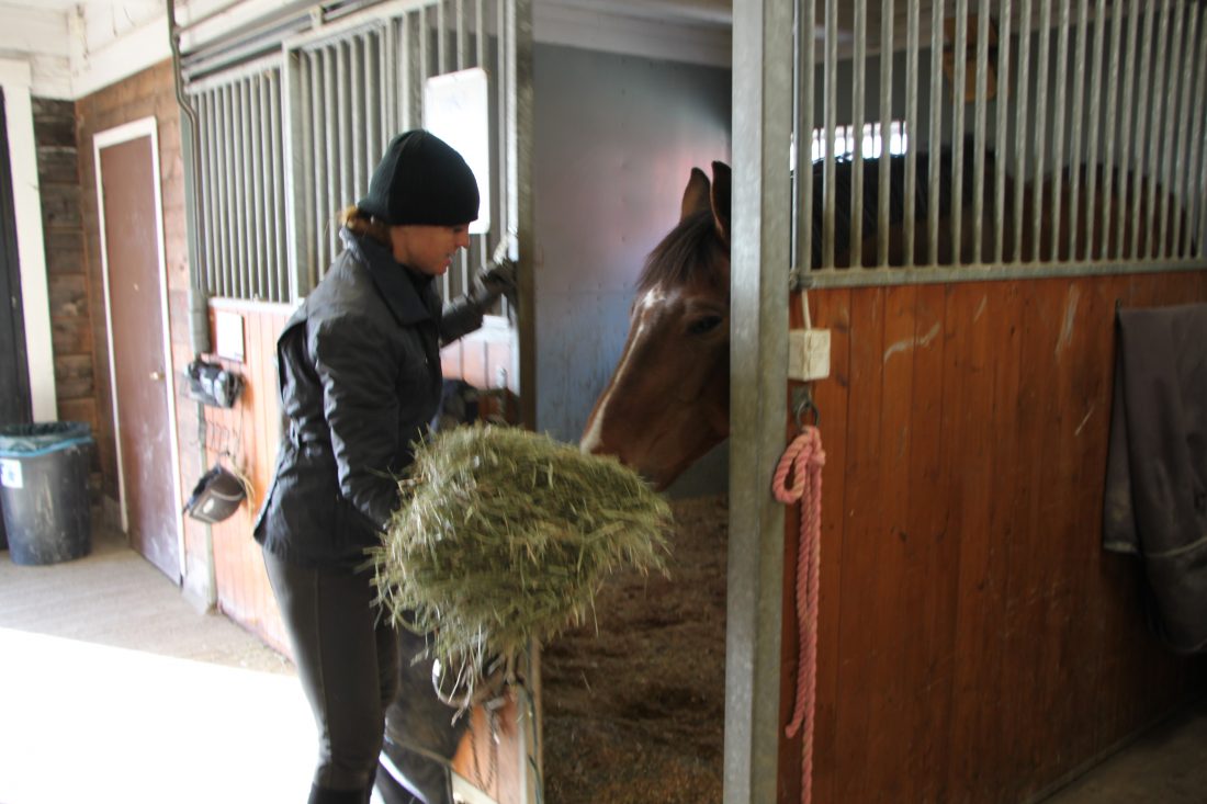Hej kompis, hur mår du idag? Här får du din morgonmat.